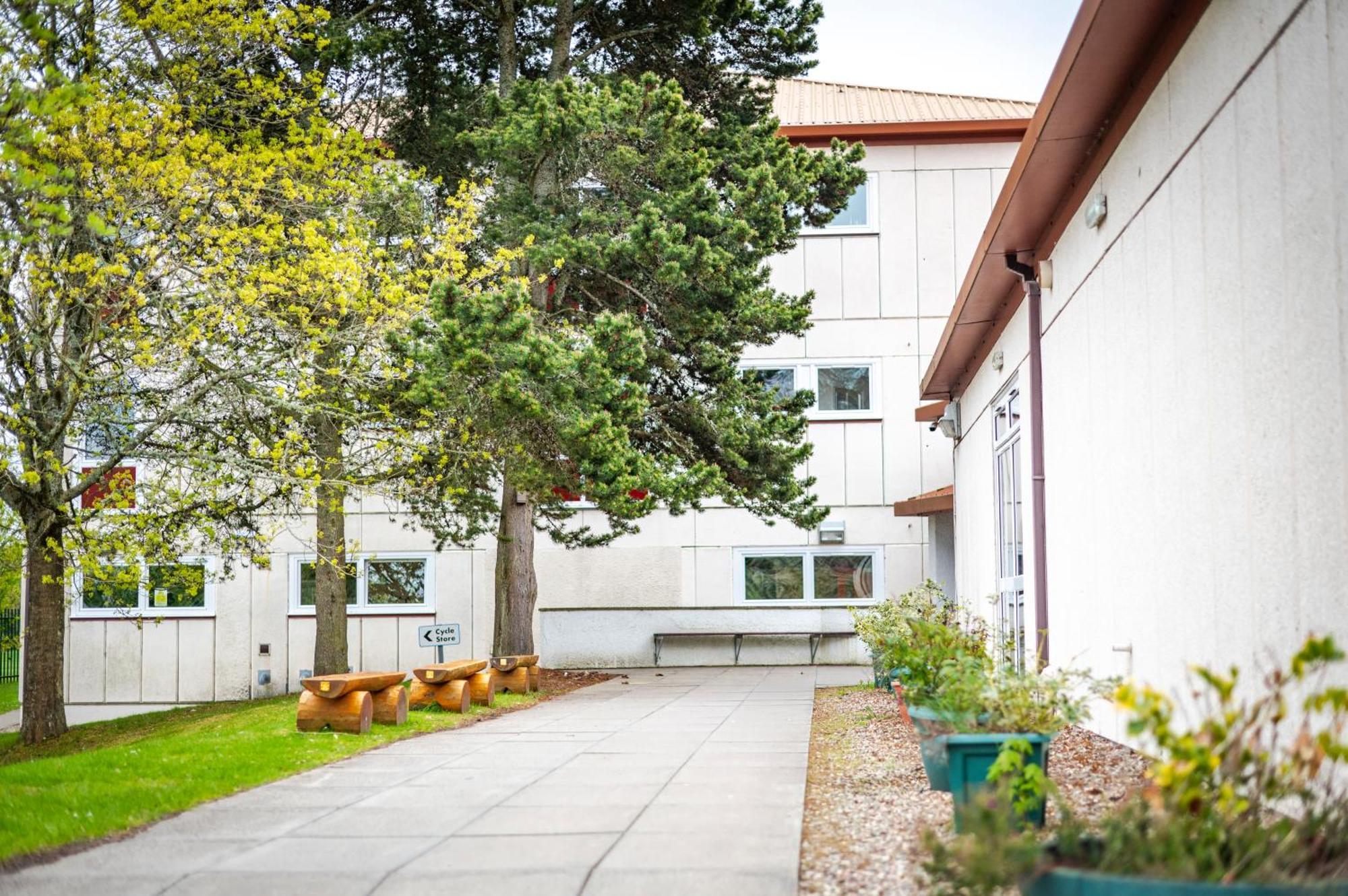 Youth Hostel *