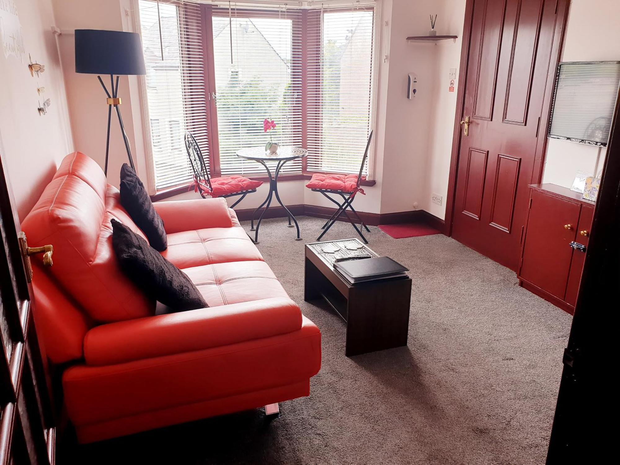 Modern 1 Bedroom Apartment *