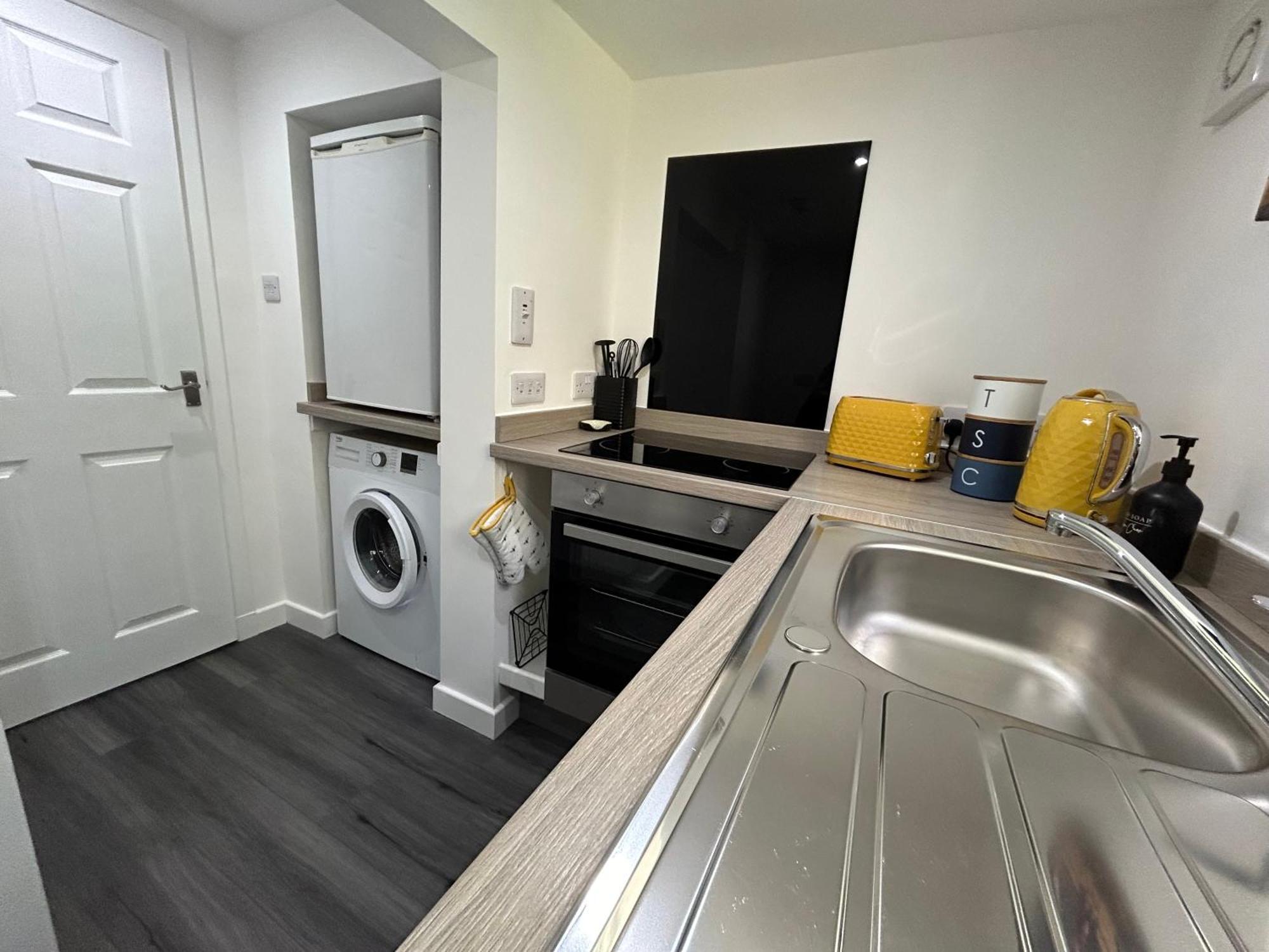 Apartment Flat 2a - Modern Flat Close To City Centre Ideal For Couples Inverness