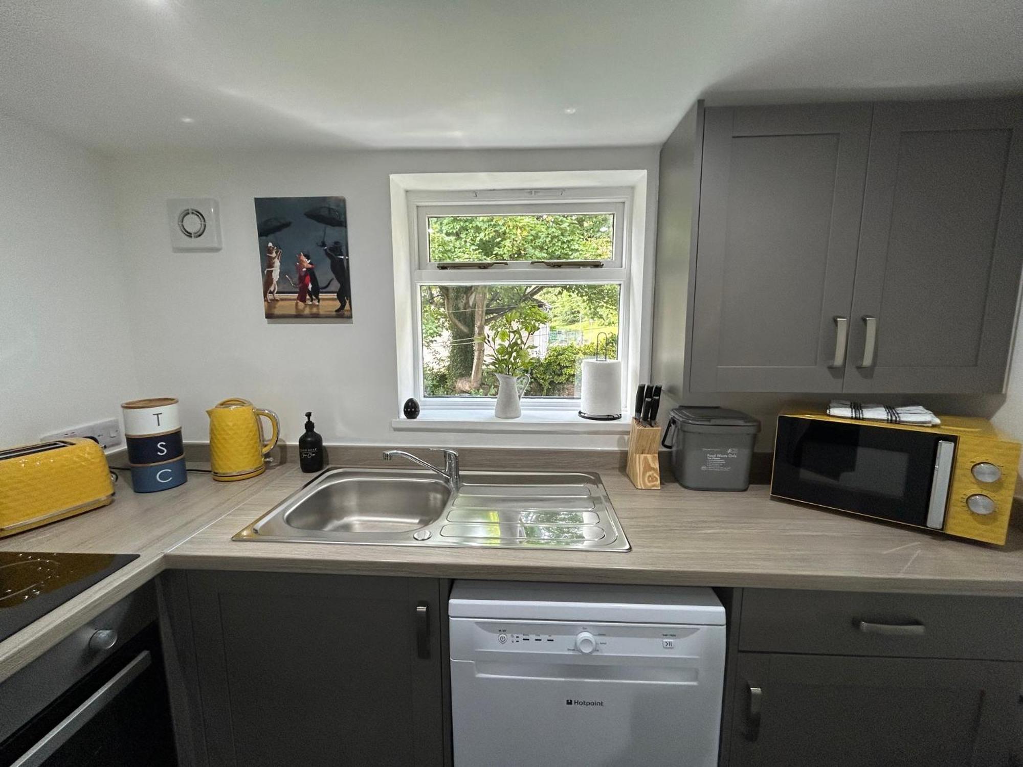 Apartment Flat 2a - Modern Flat Close To City Centre Ideal For Couples