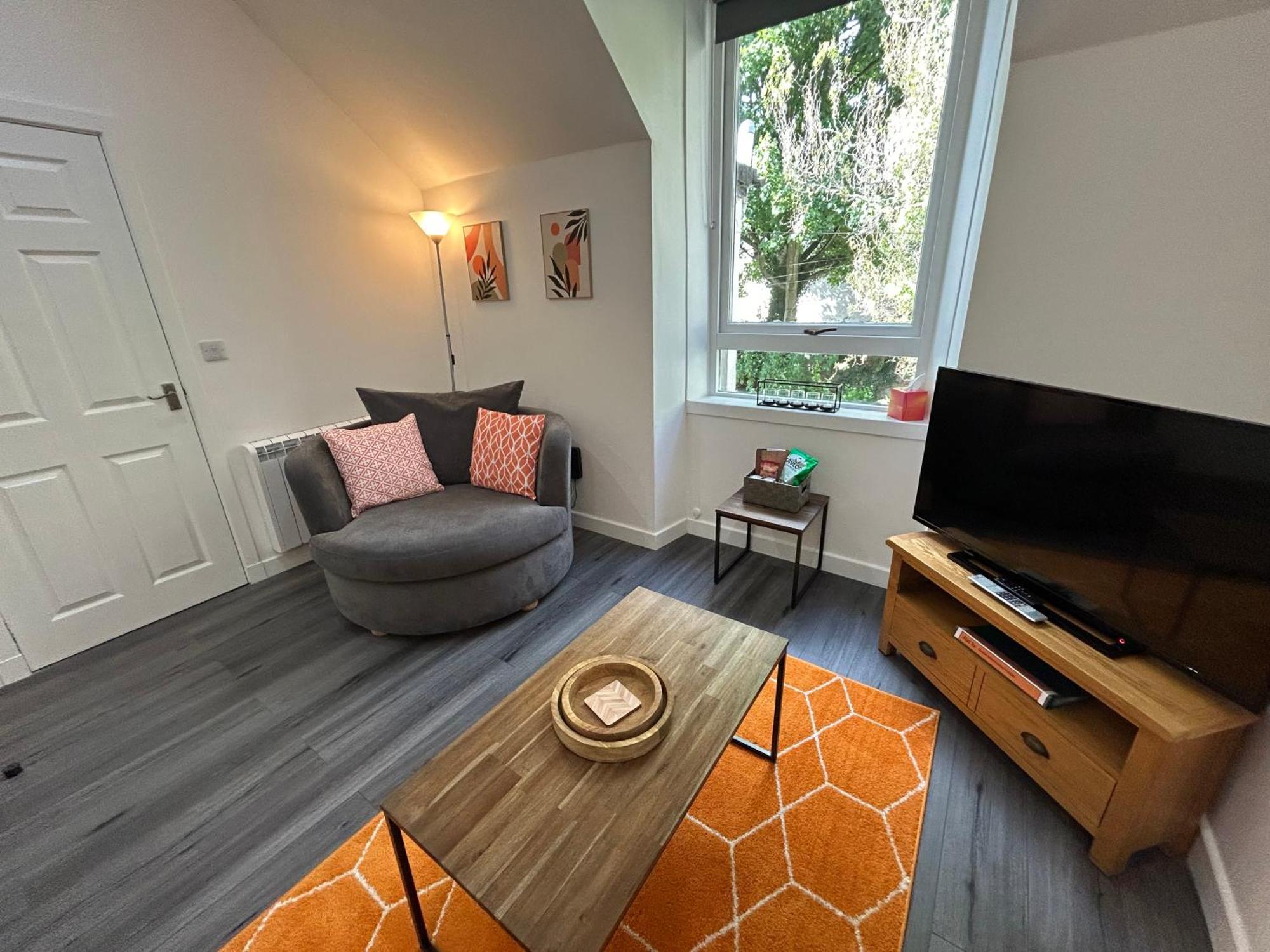 Flat 2a - Modern Flat Close To City Centre Ideal For Couples Apartment Inverness