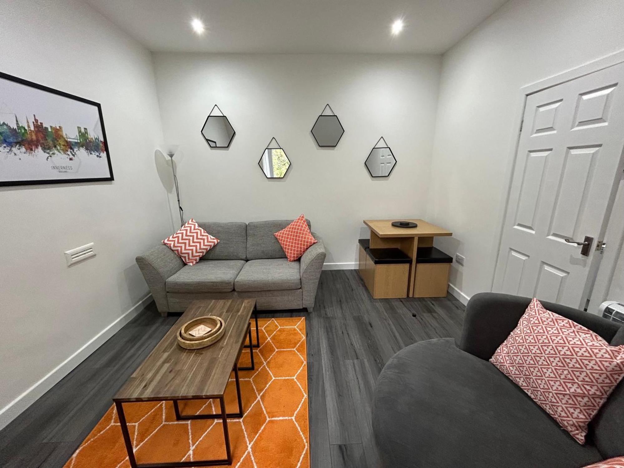 Apartment Flat 2a - Modern Flat Close To City Centre Ideal For Couples Inverness
