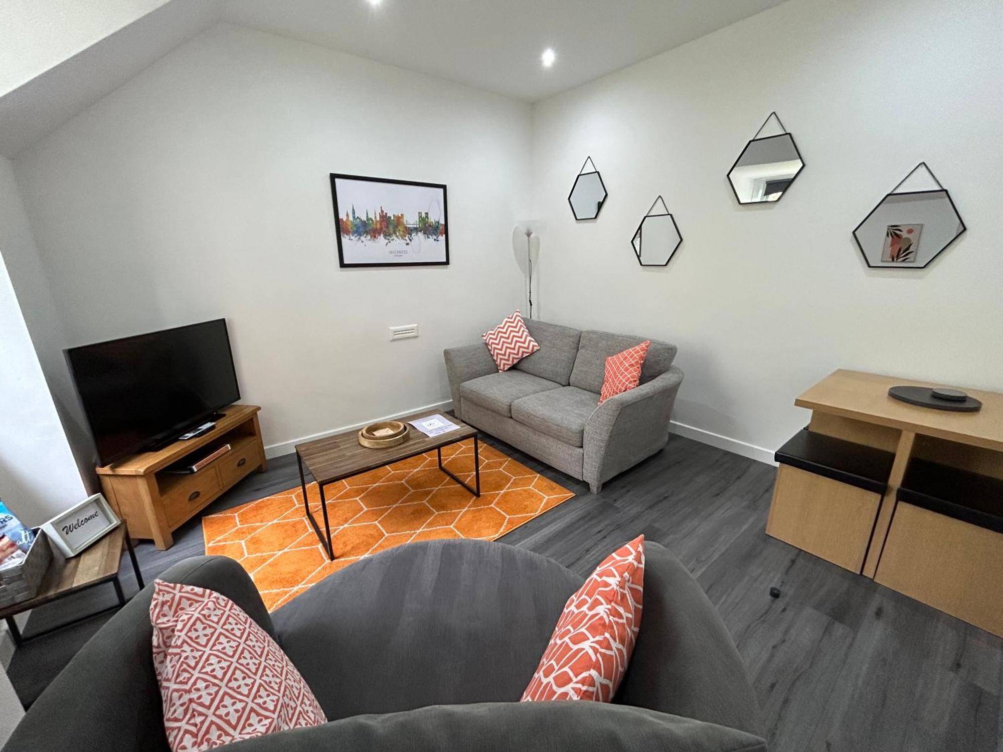 Flat 2a - Modern Flat Close To City Centre Ideal For Couples *