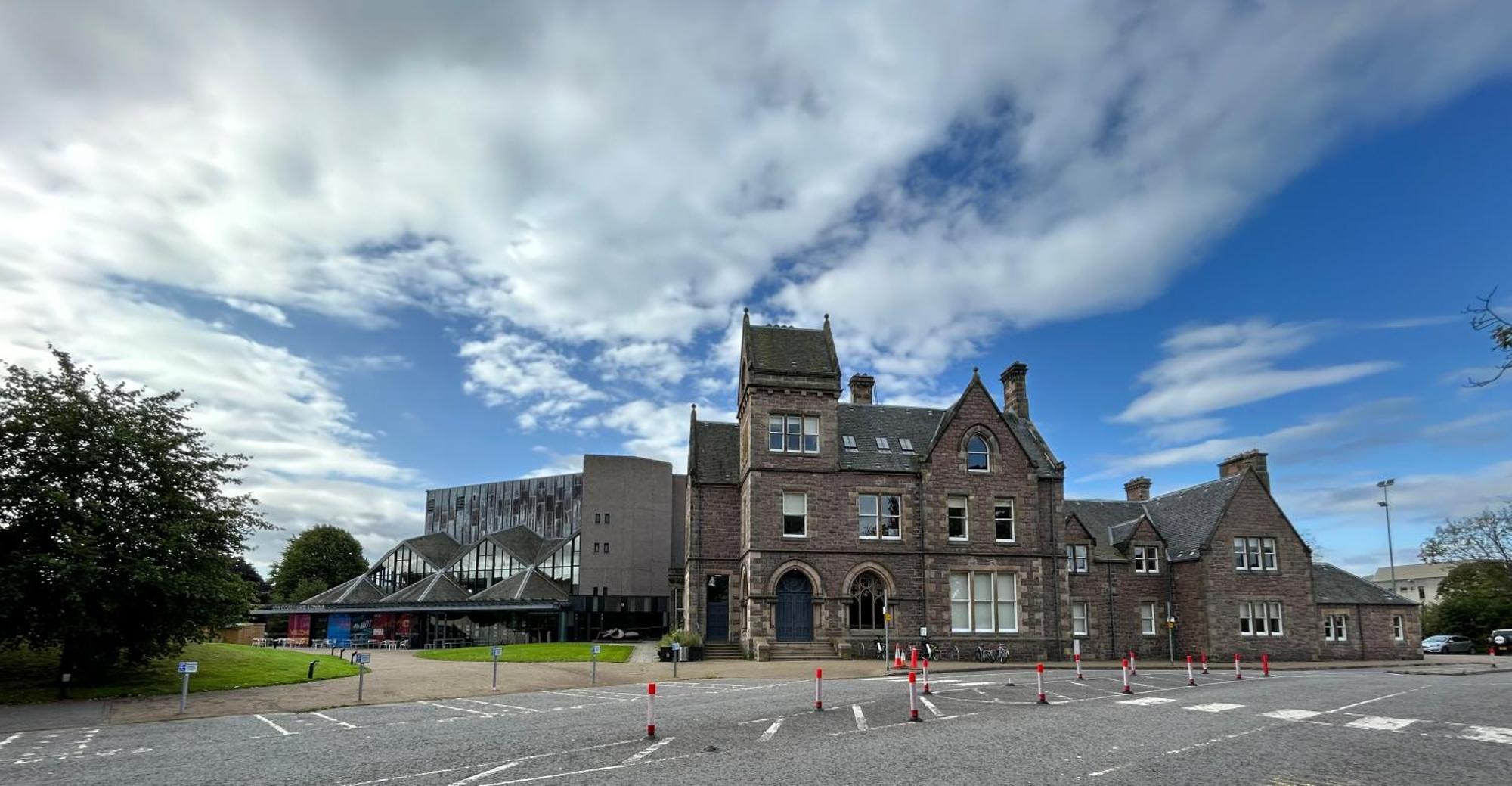 Flat 2a - Modern Flat Close To City Centre Ideal For Couples * Inverness