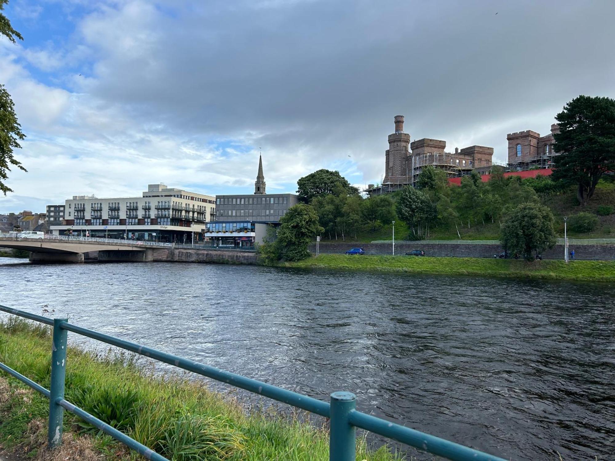Apartment Flat 2a - Modern Flat Close To City Centre Ideal For Couples Inverness
