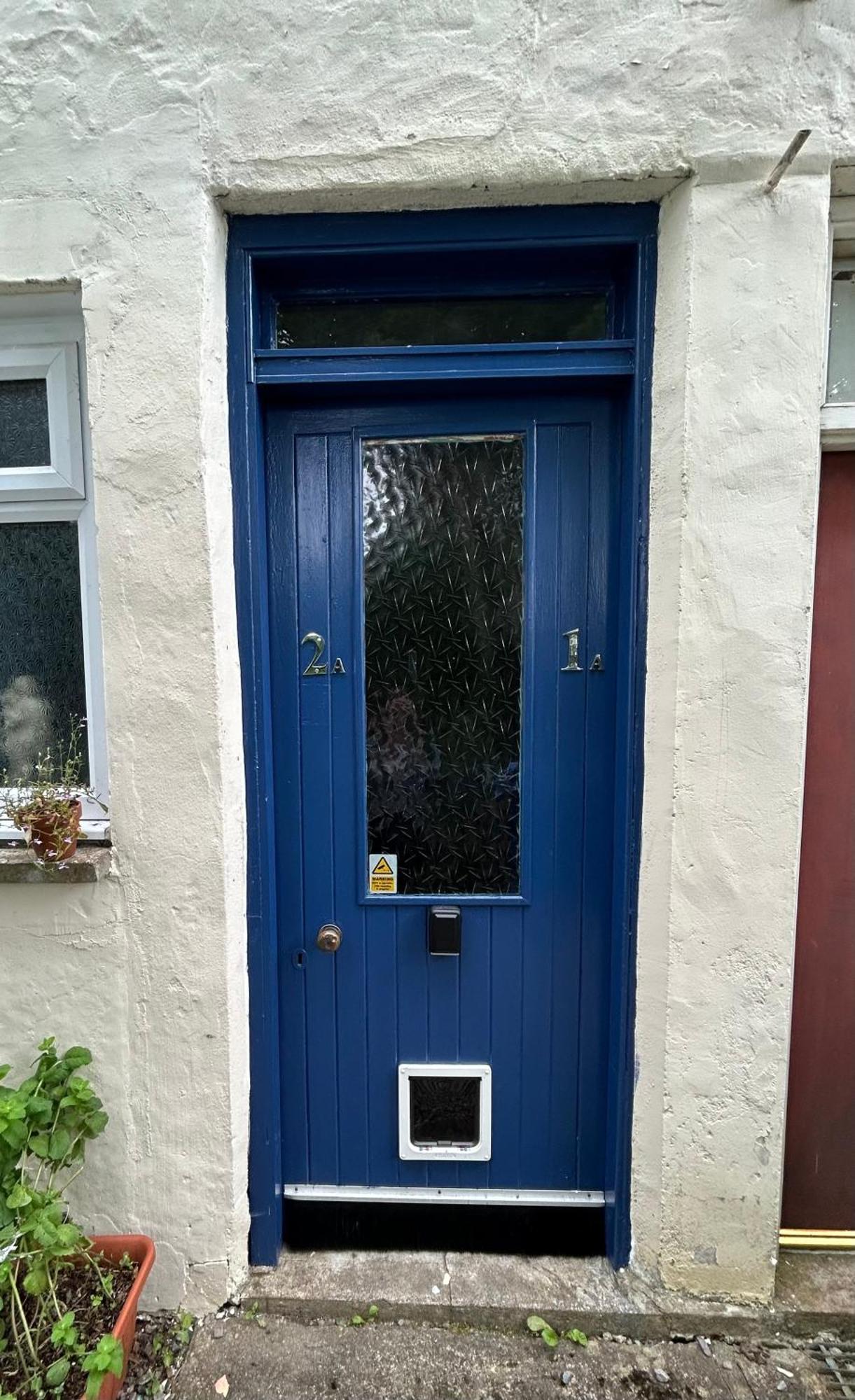 Flat 2a - Modern Flat Close To City Centre Ideal For Couples Apartment *