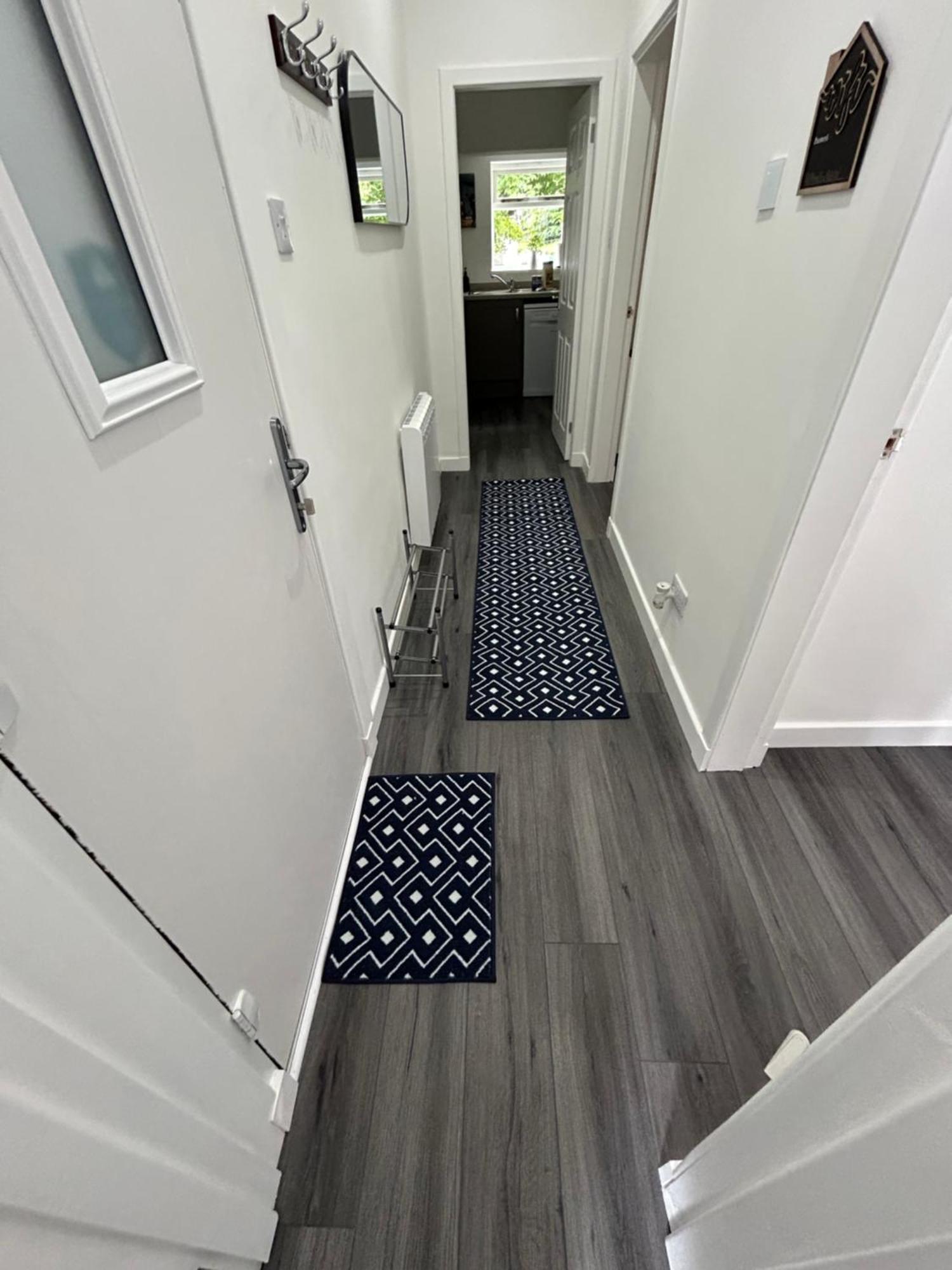 Flat 2a - Modern Flat Close To City Centre Ideal For Couples *