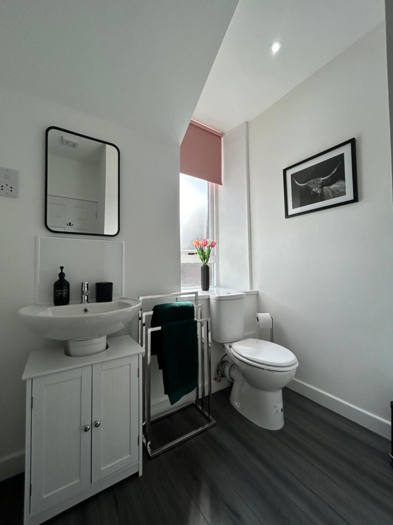 Apartment Flat 2a - Modern Flat Close To City Centre Ideal For Couples *