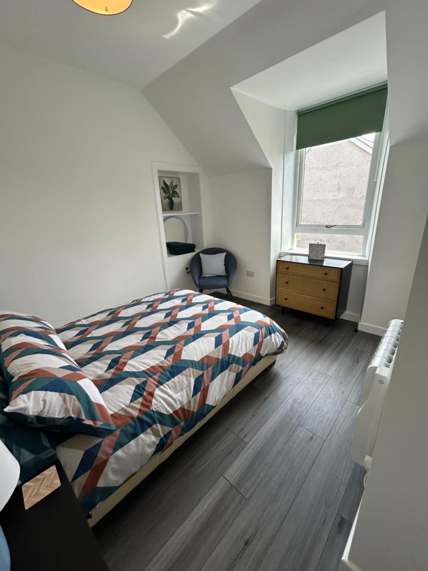 Apartment Flat 2a - Modern Flat Close To City Centre Ideal For Couples *