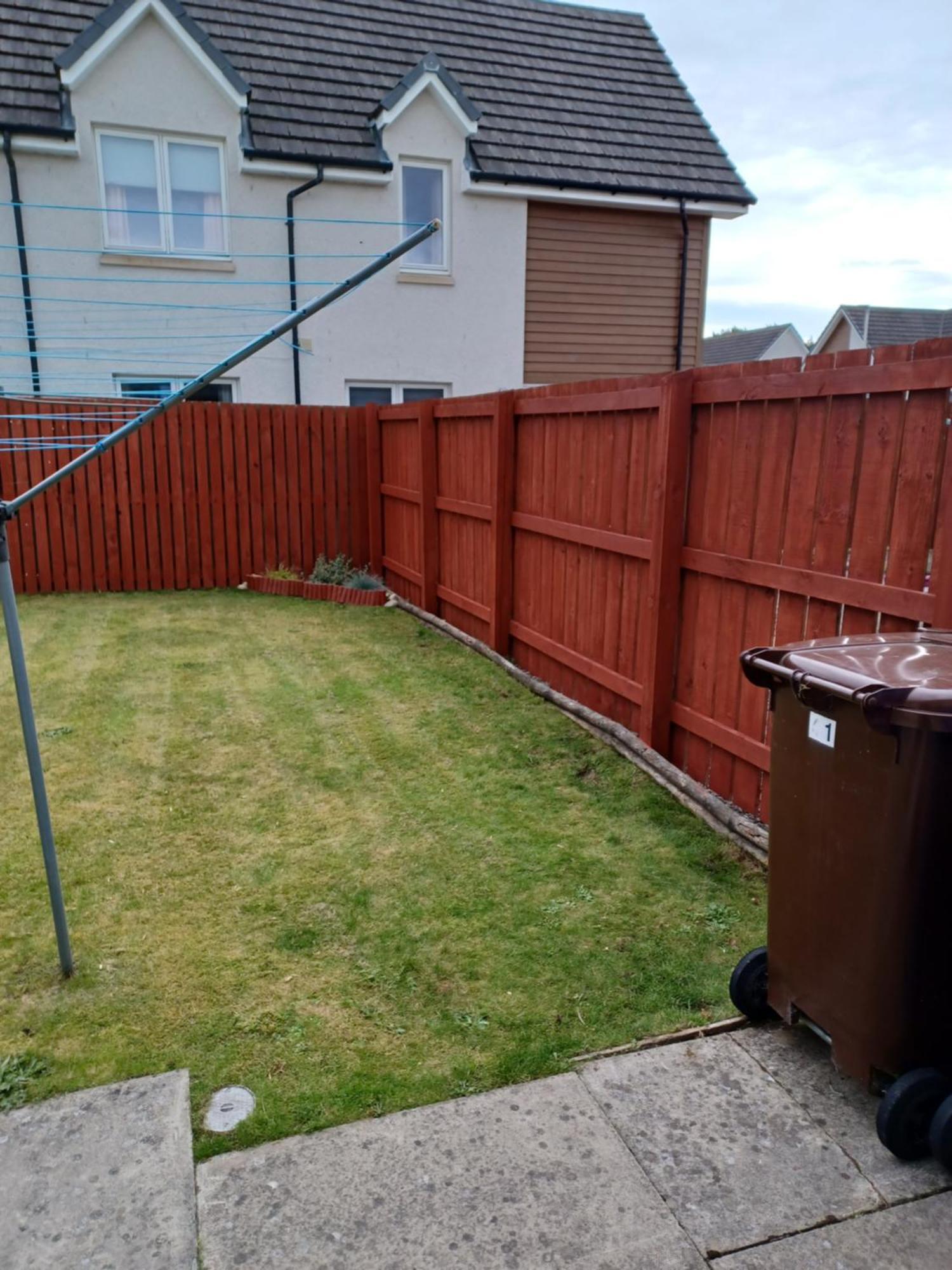 Modern 2 Bedroom Semi Detached House With Own Private Driveway *