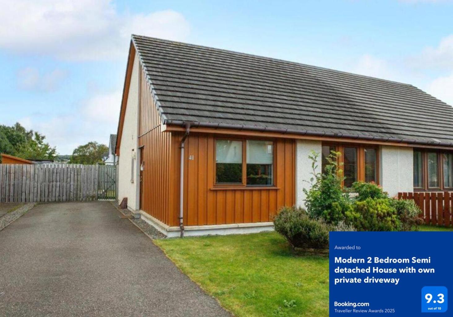 Modern 2 Bedroom Semi Detached House With Own Private Driveway Casa de férias Inverness