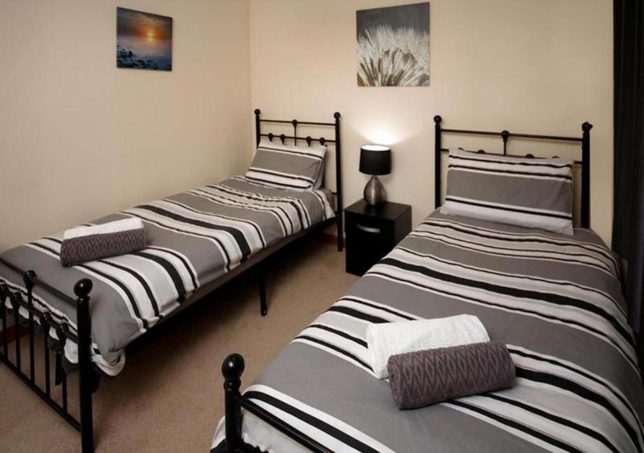 Modern 2 Bedroom Semi Detached House With Own Private Driveway Casa de férias Inverness