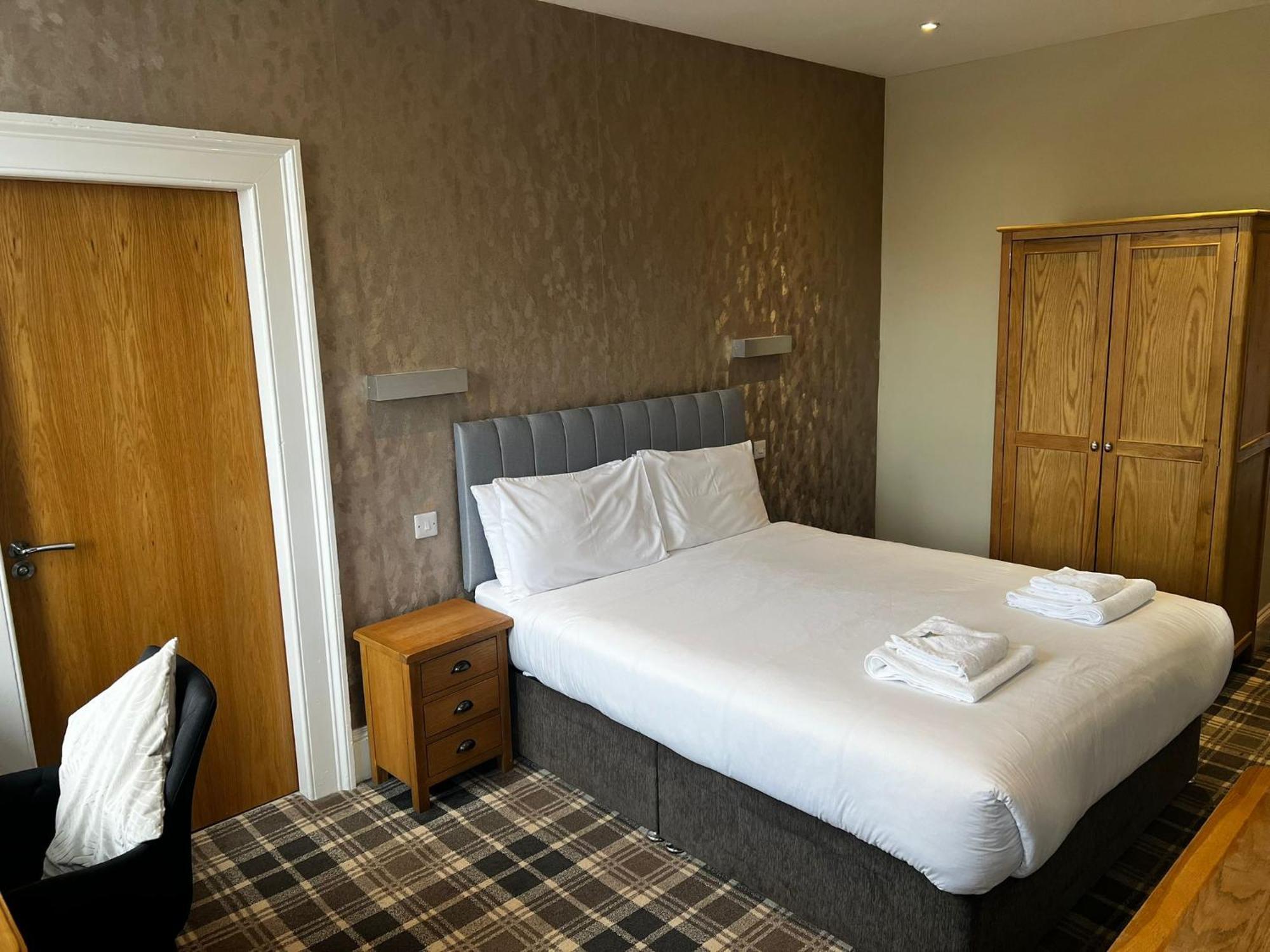 Hotel Crown & Bar