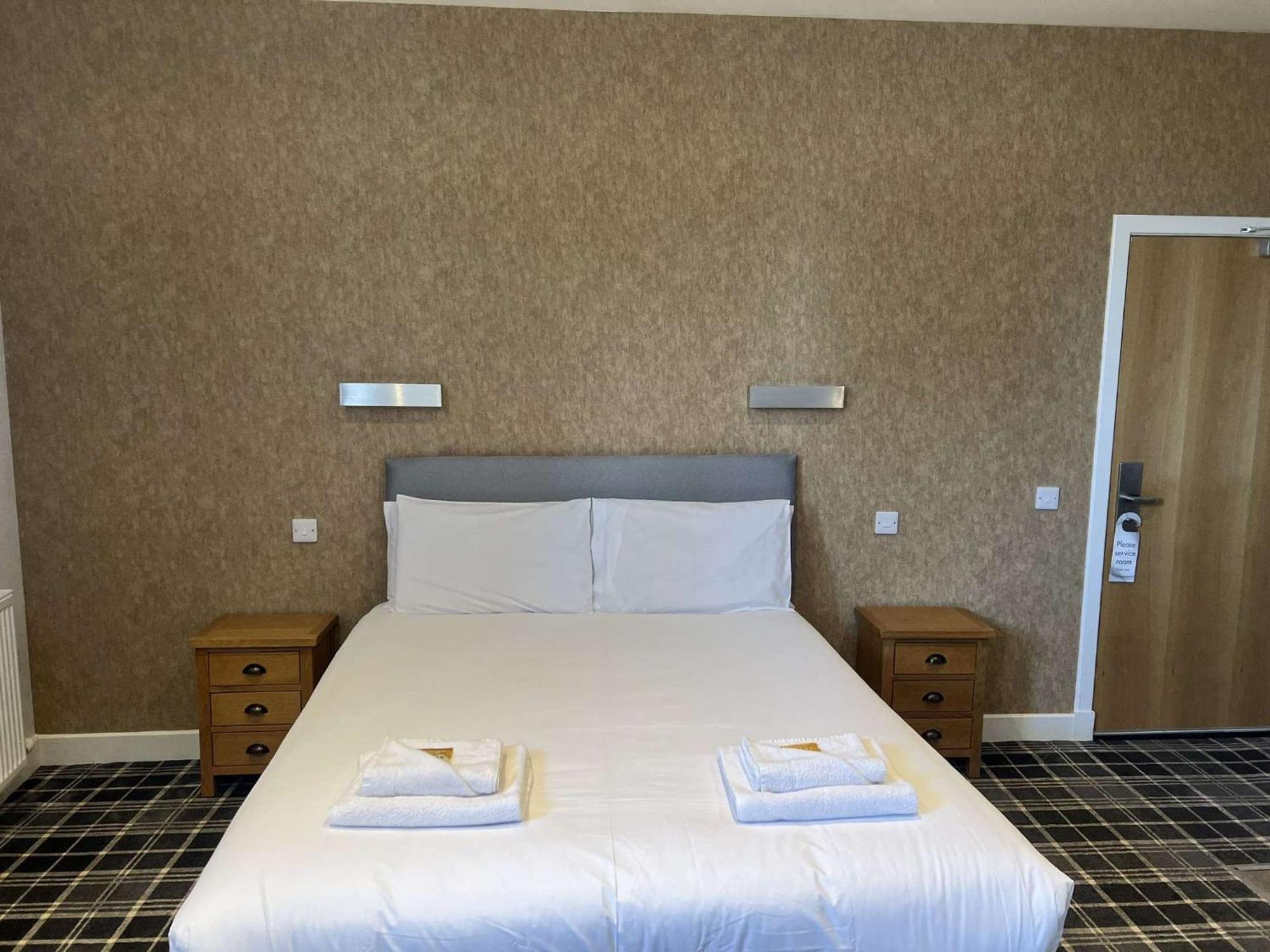 Crown & Bar Hotel 3*