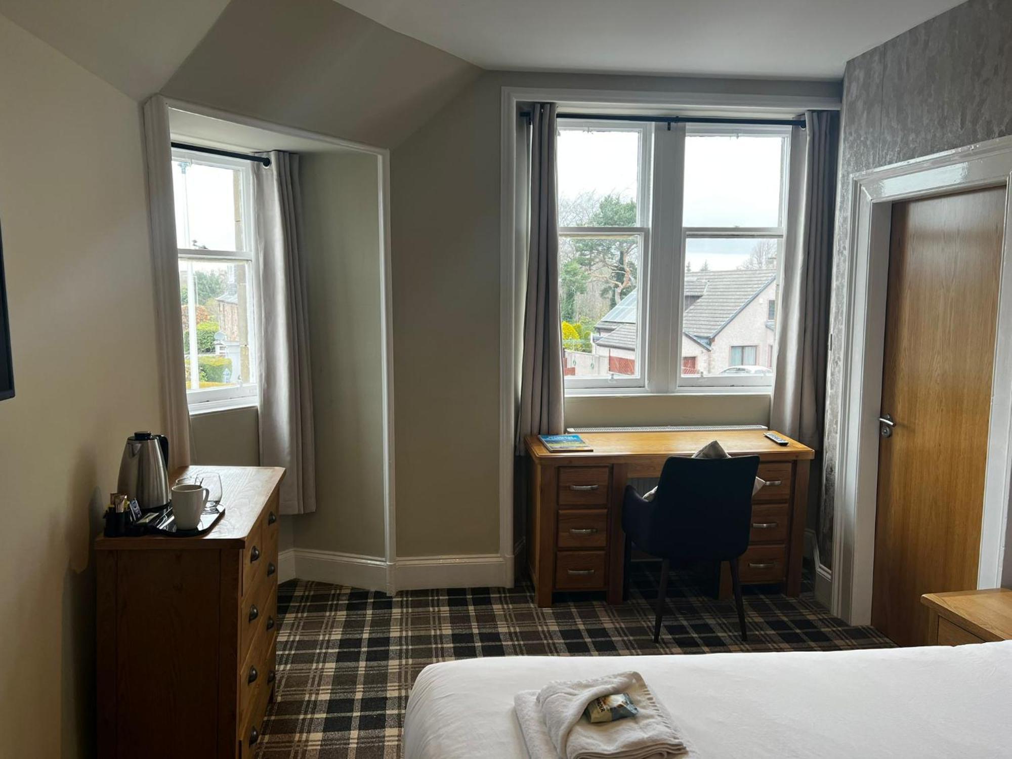 Crown & Bar Hotel 3*