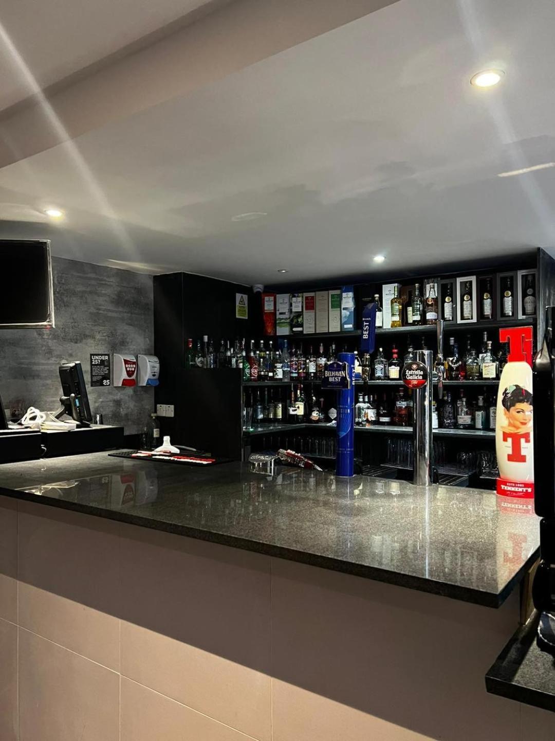 Hotel Crown & Bar