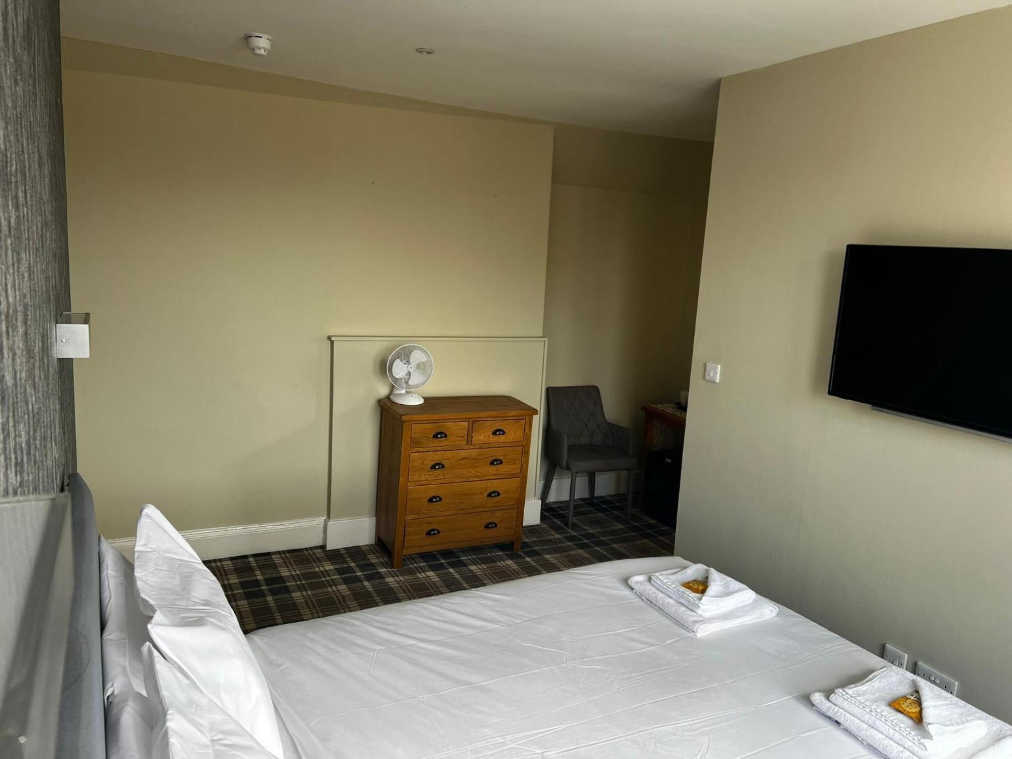 Hotel Crown & Bar 3*