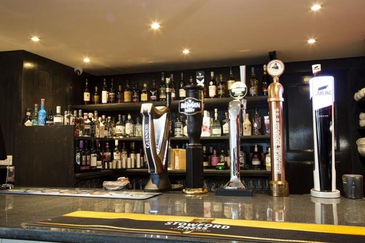 Crown & Bar 3*