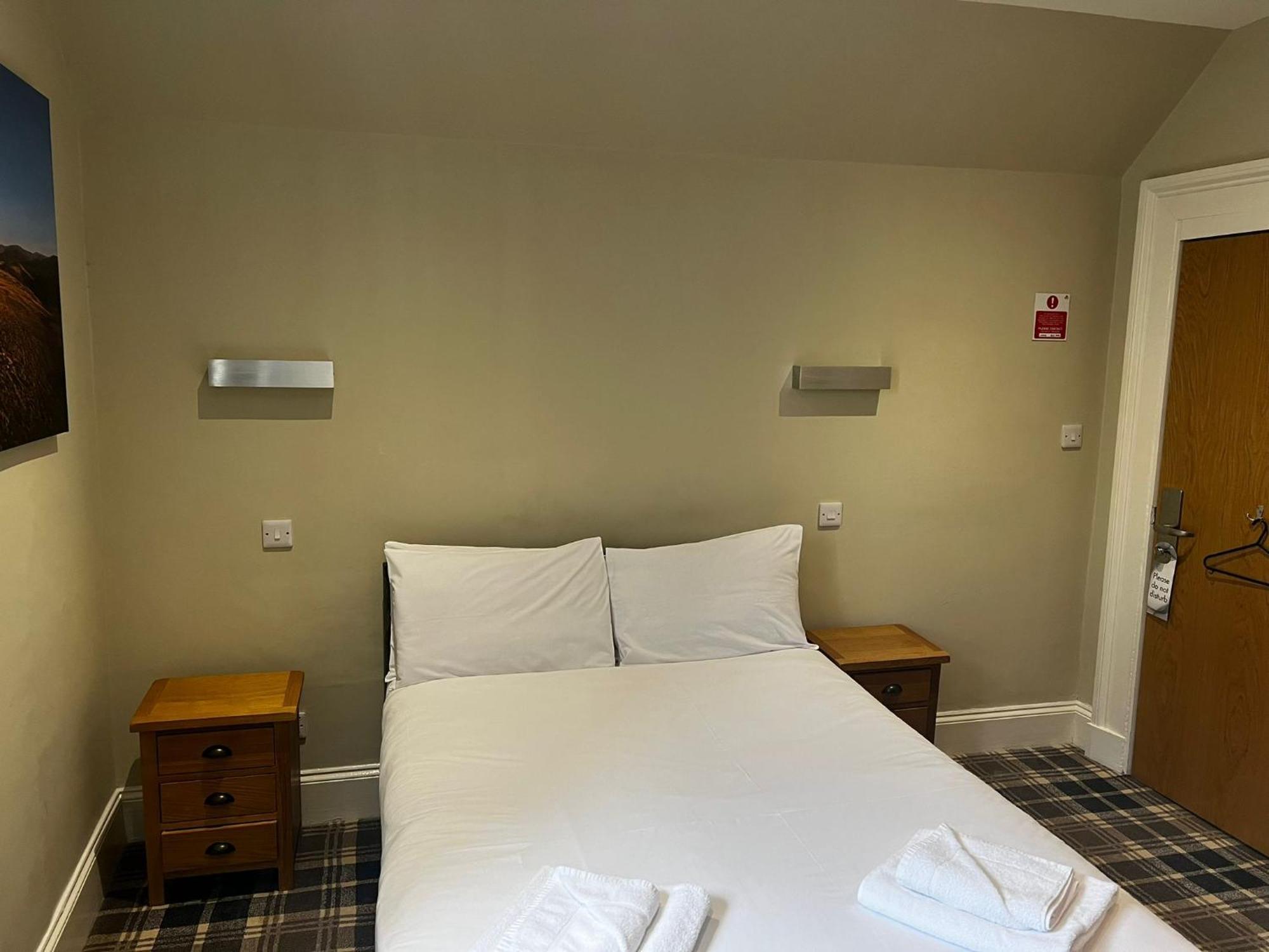 Crown & Bar Hotel 3*