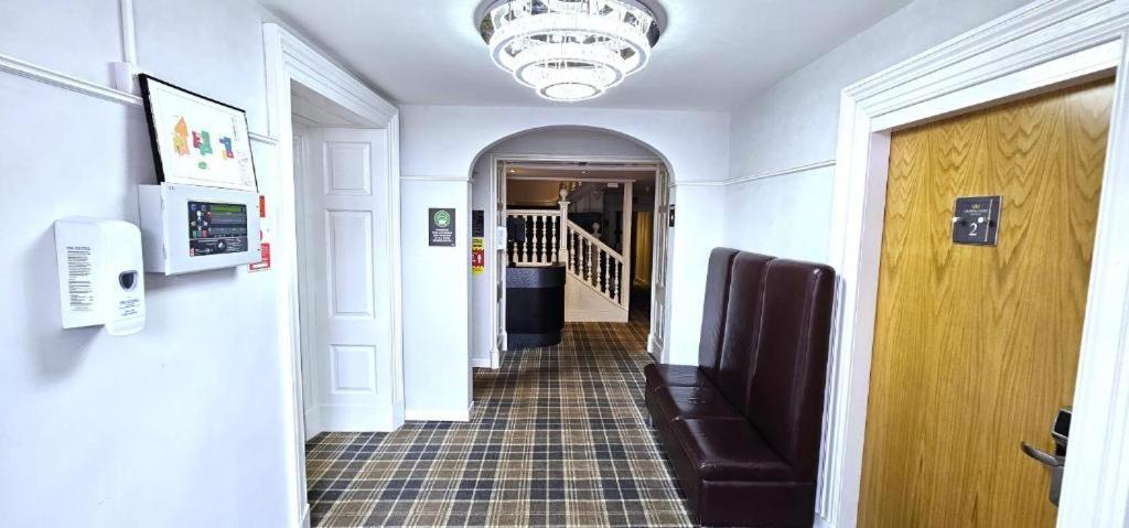 Crown & Bar Inverness