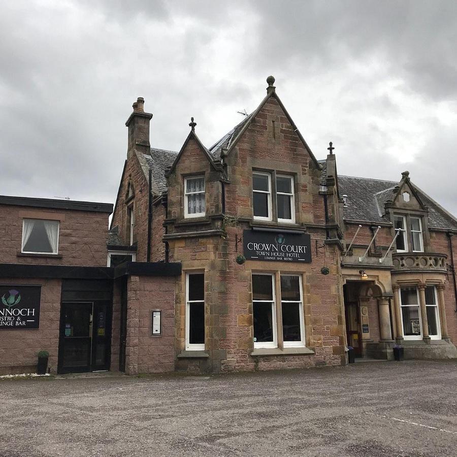 Crown & Bar Hotel