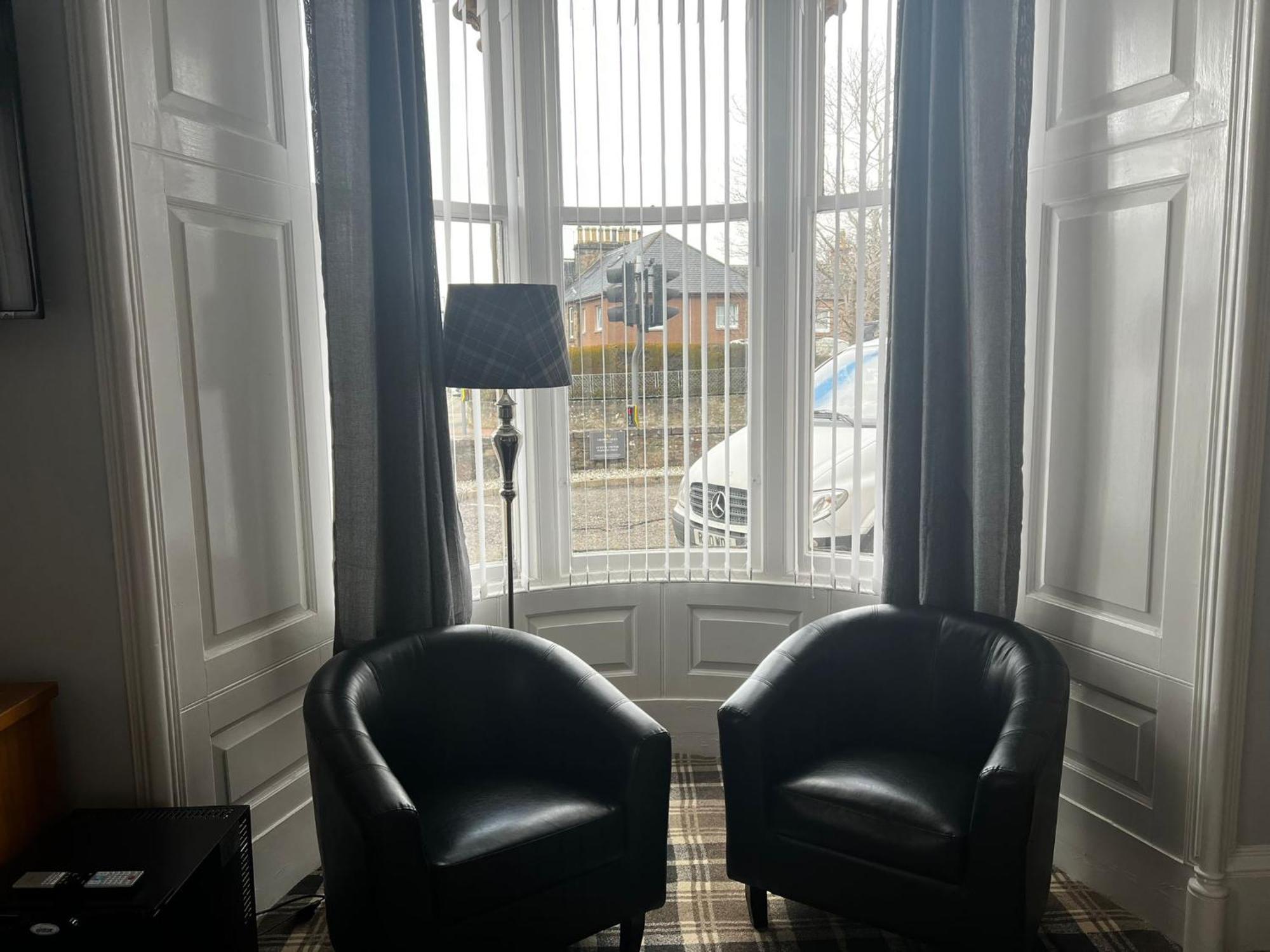 Crown & Bar Hotel