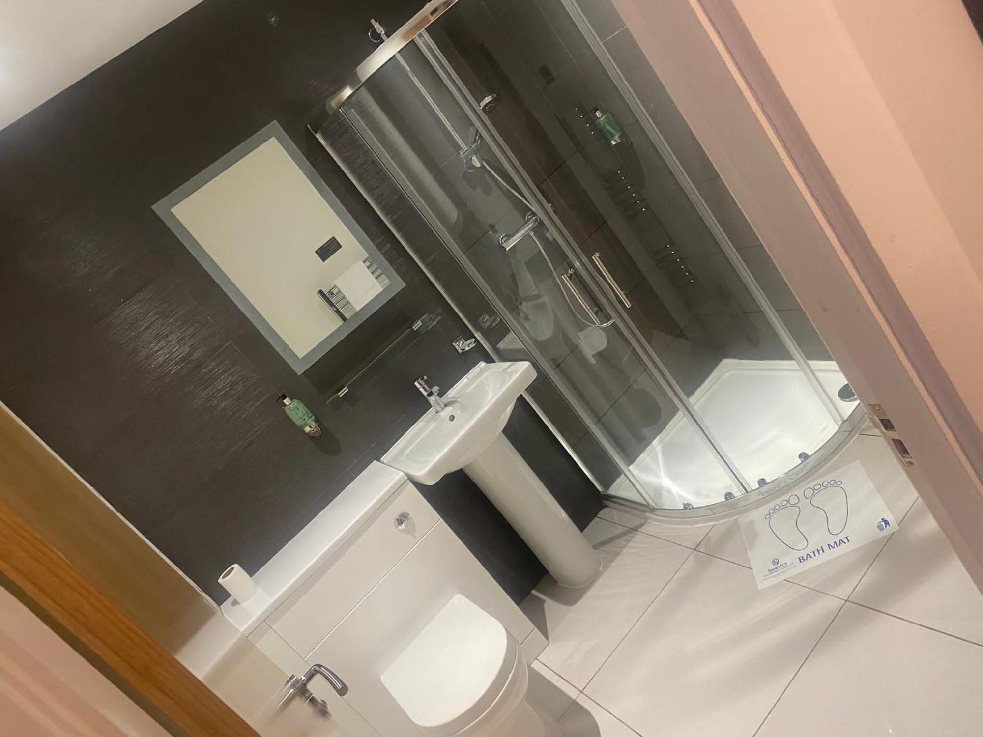 Hotel Crown & Bar