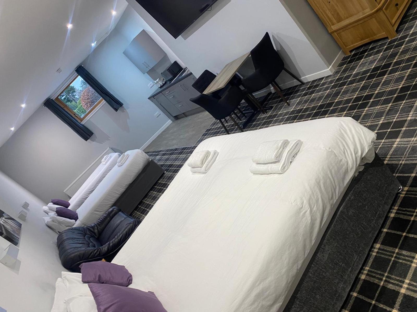 Crown & Bar Hotel 3*