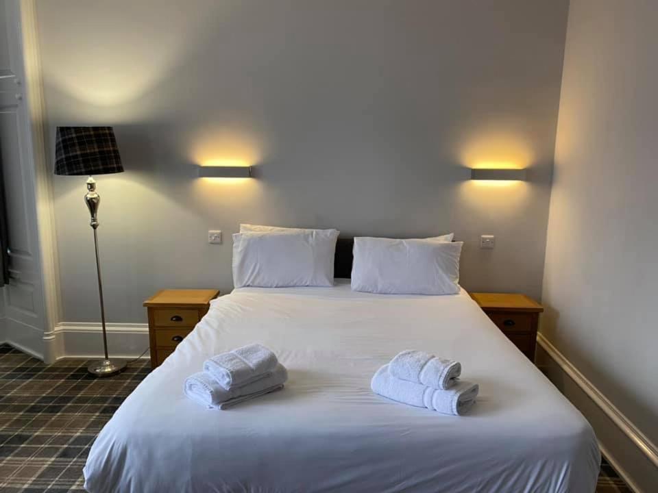 Crown & Bar Hotel