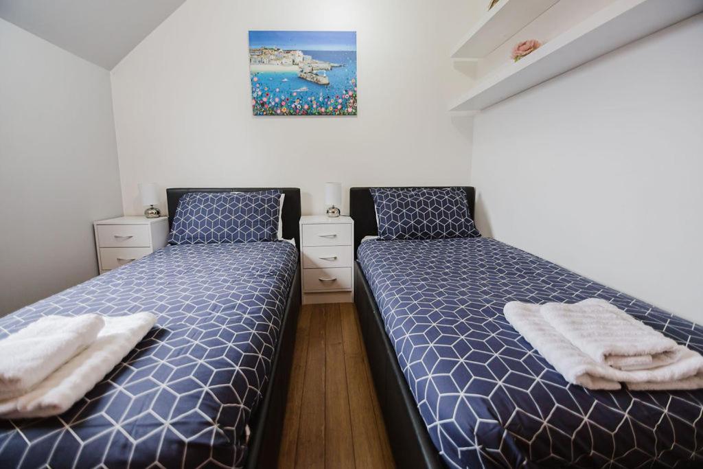 , Cosy House In Villa *