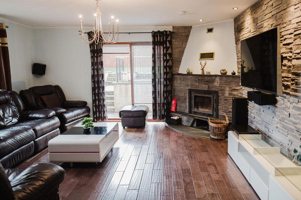 , Cosy House In Villa *