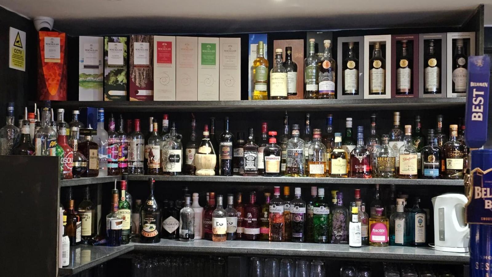 Crown & Bar 3*
