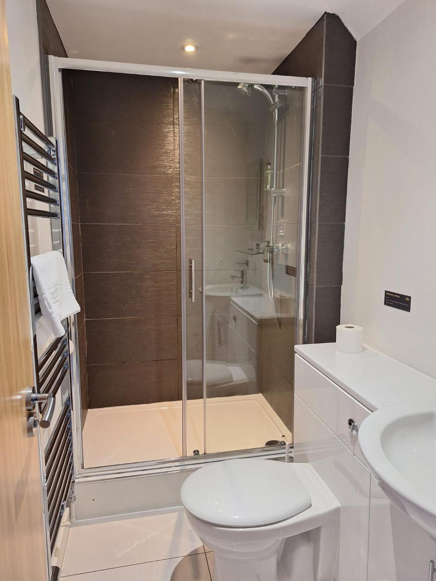 Crown & Bar Hotel 3*