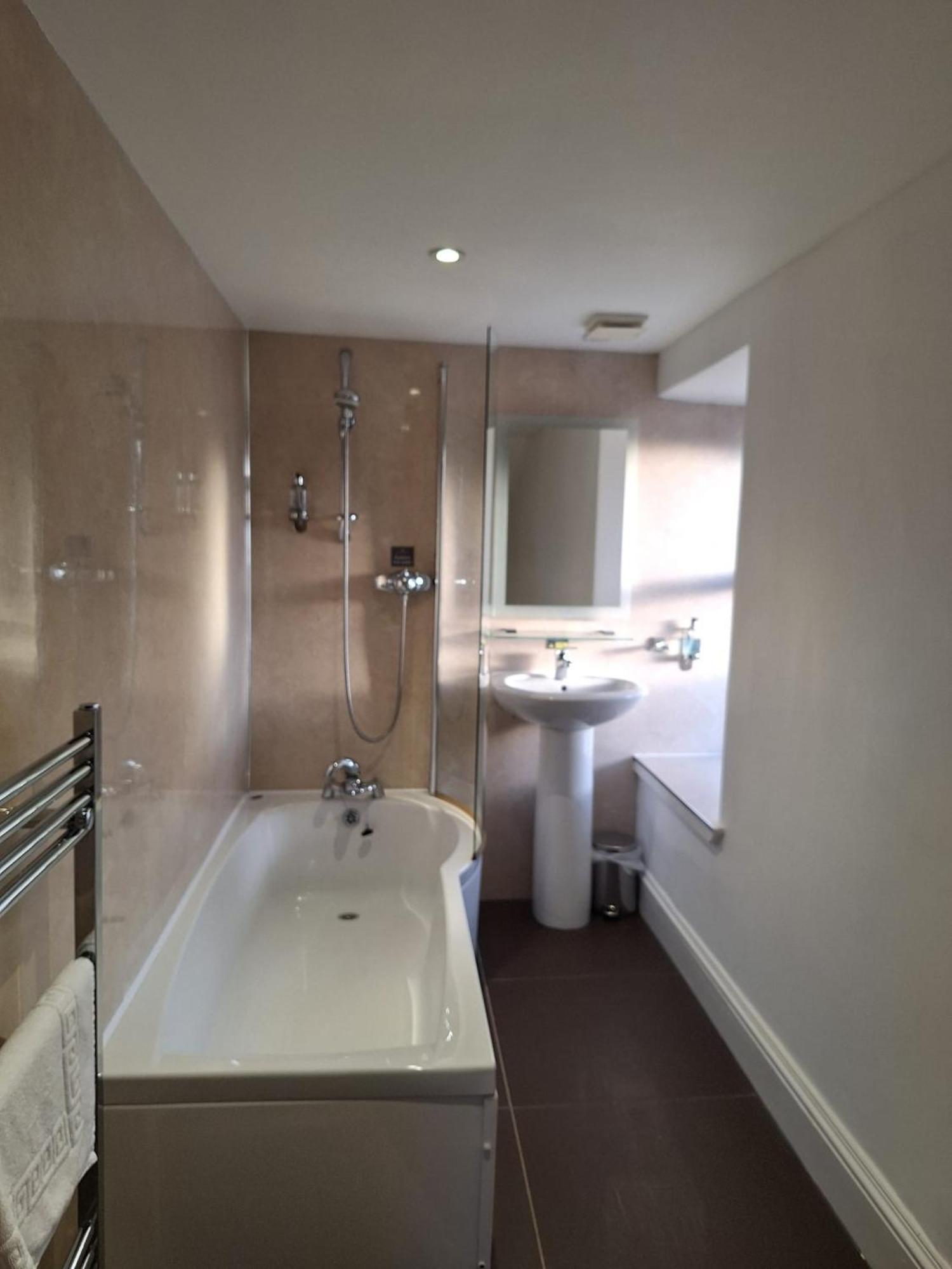 Crown & Bar 3* Inverness