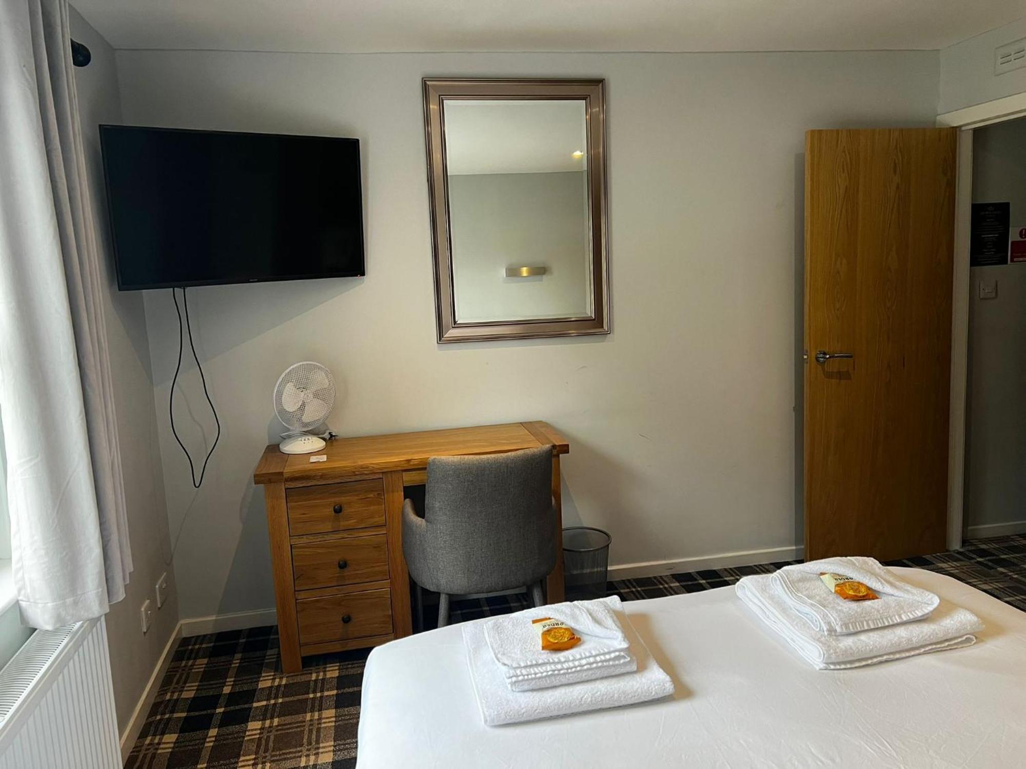 Hotel Crown & Bar 3*