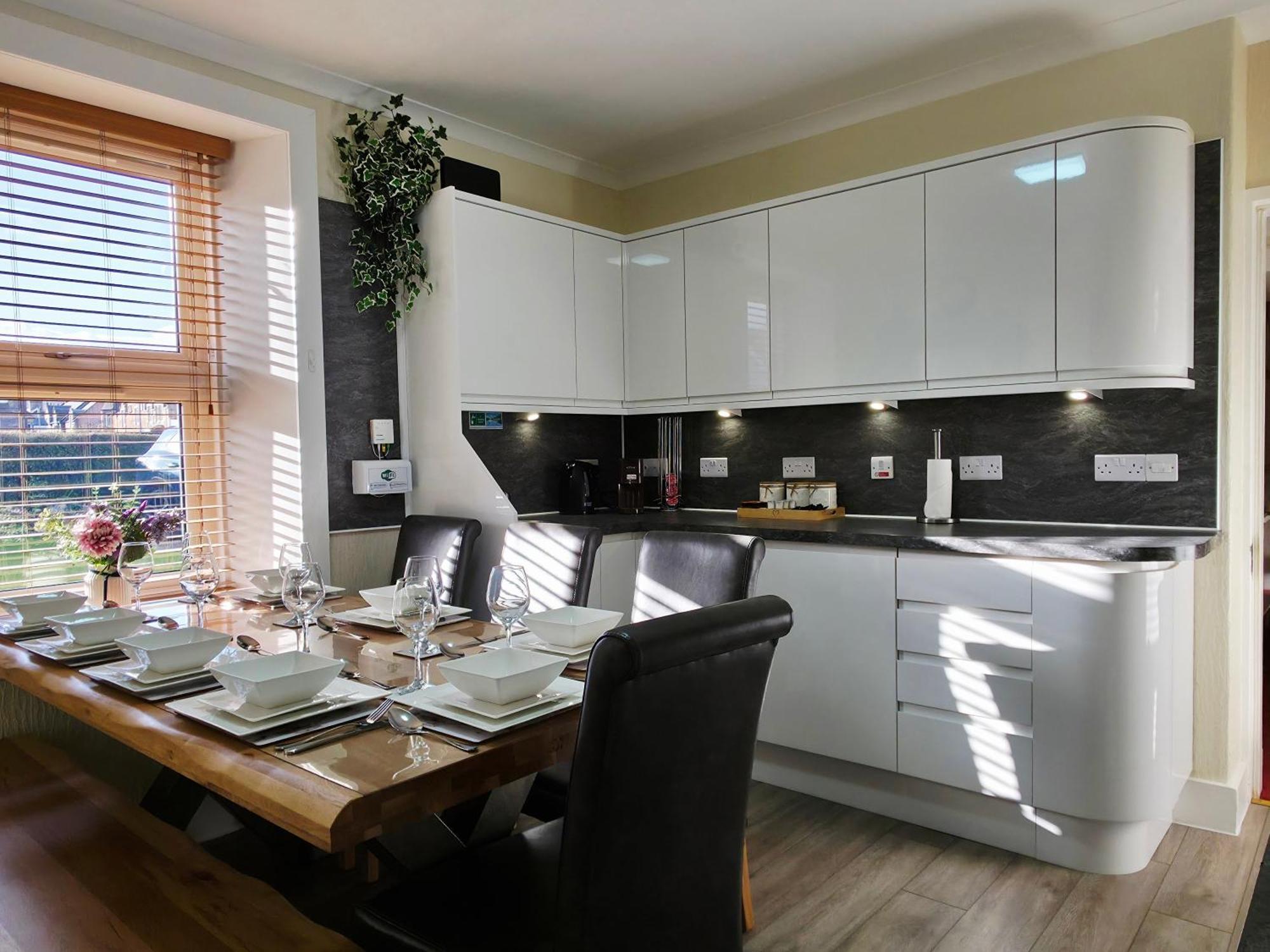 Villa 4 Bedroom House Free Parking *