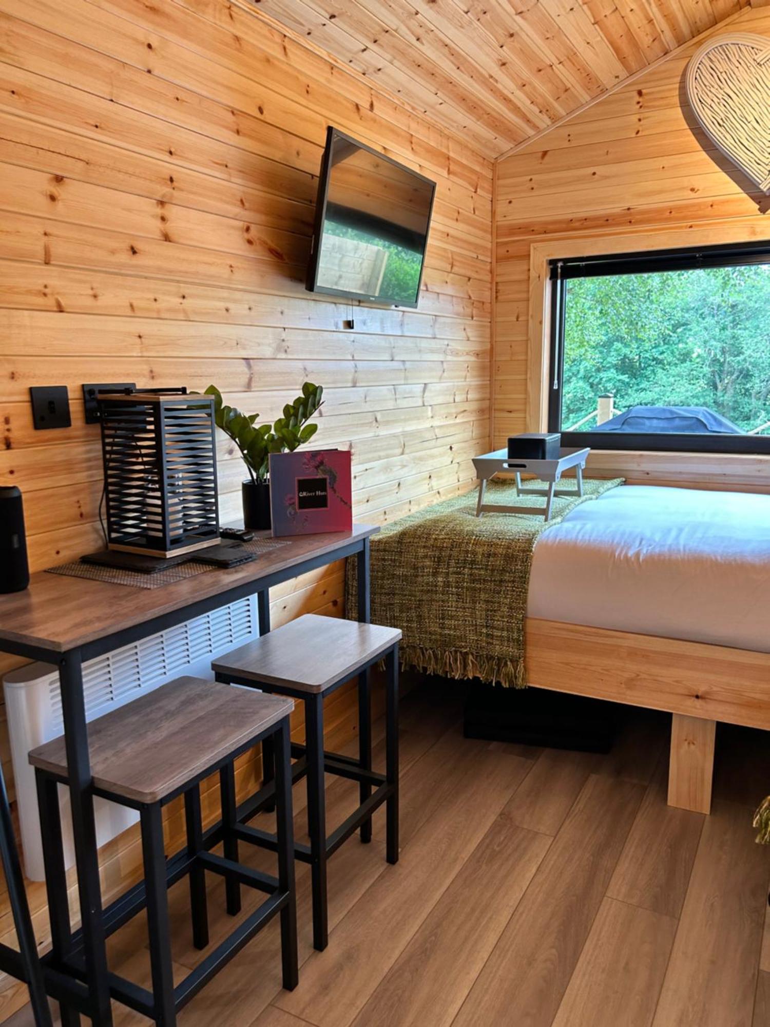 Campsite River Huts With Private Hot Tub