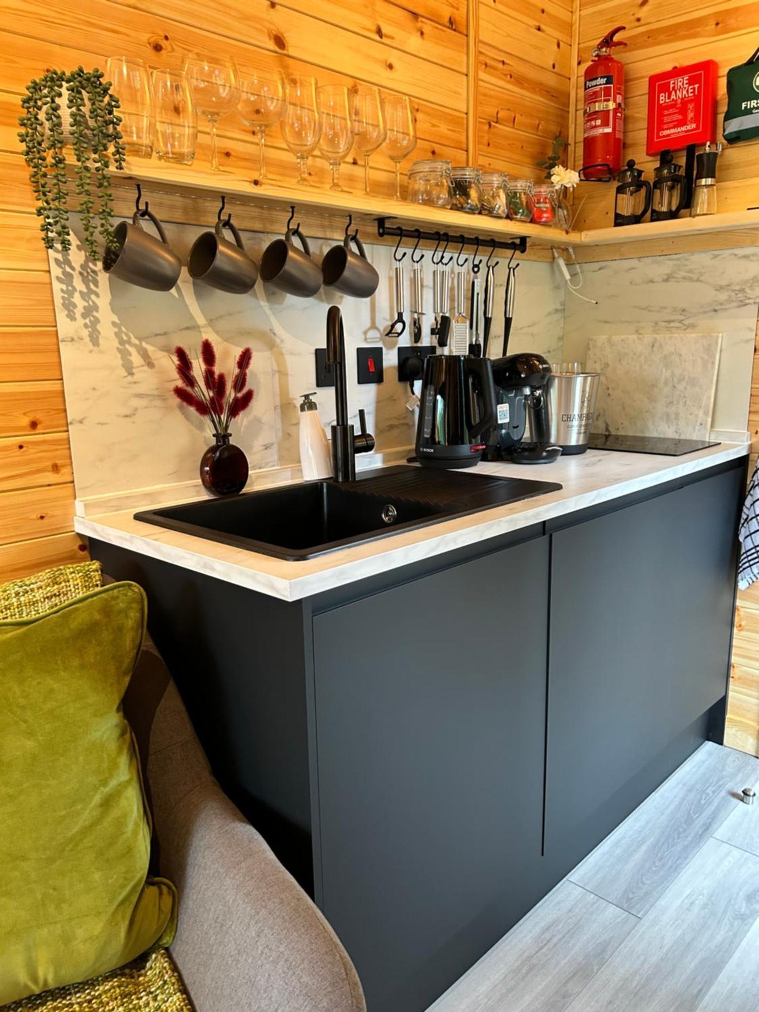 River Huts With Private Hot Tub Campsite *