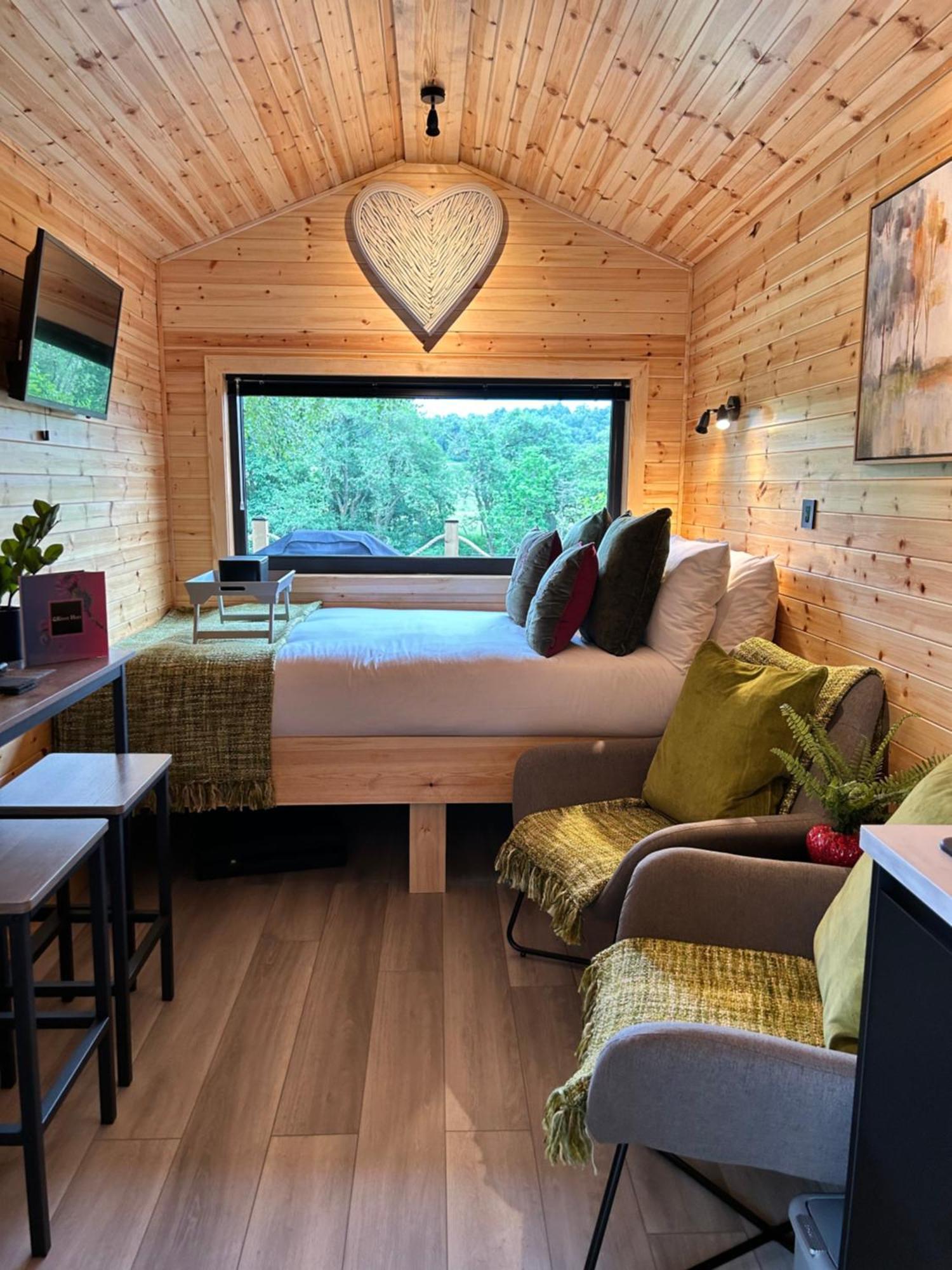 Campsite River Huts With Private Hot Tub