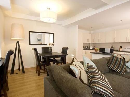 Apartment Inverness City Suites *