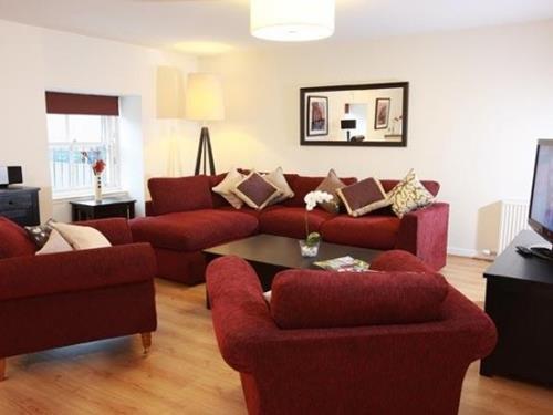 Inverness City Suites *