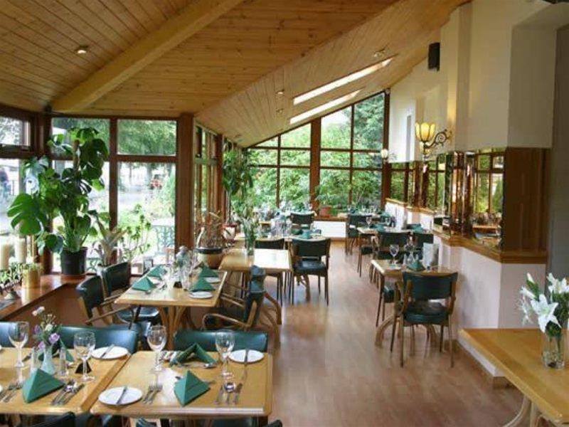 The Waterside 3*