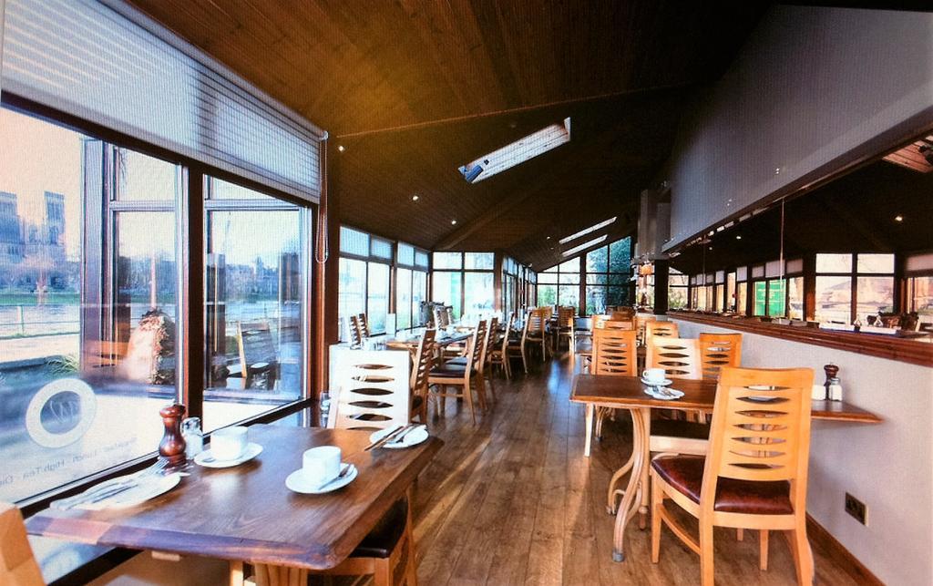The Waterside 3*