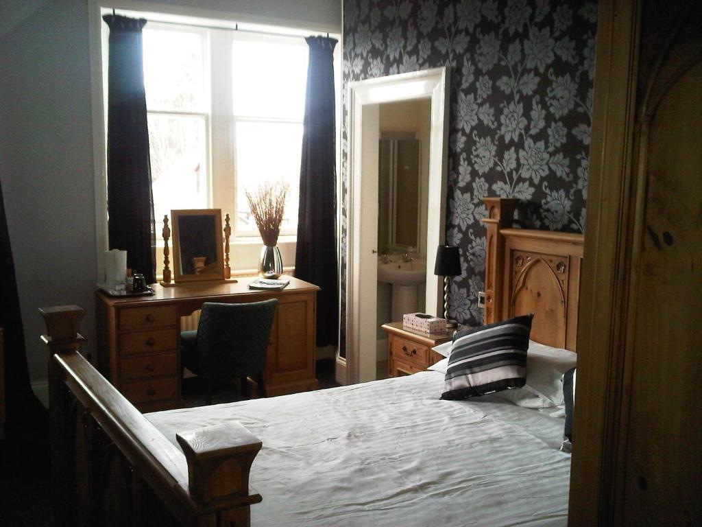 Hotel Crown Court 3*