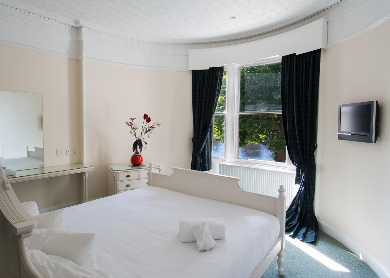 The Waterside 3*