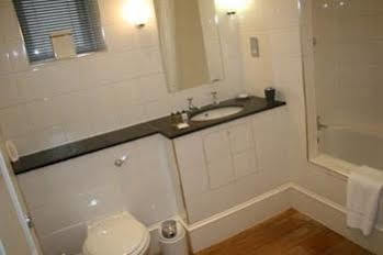 Apartment Inverness City Suites *