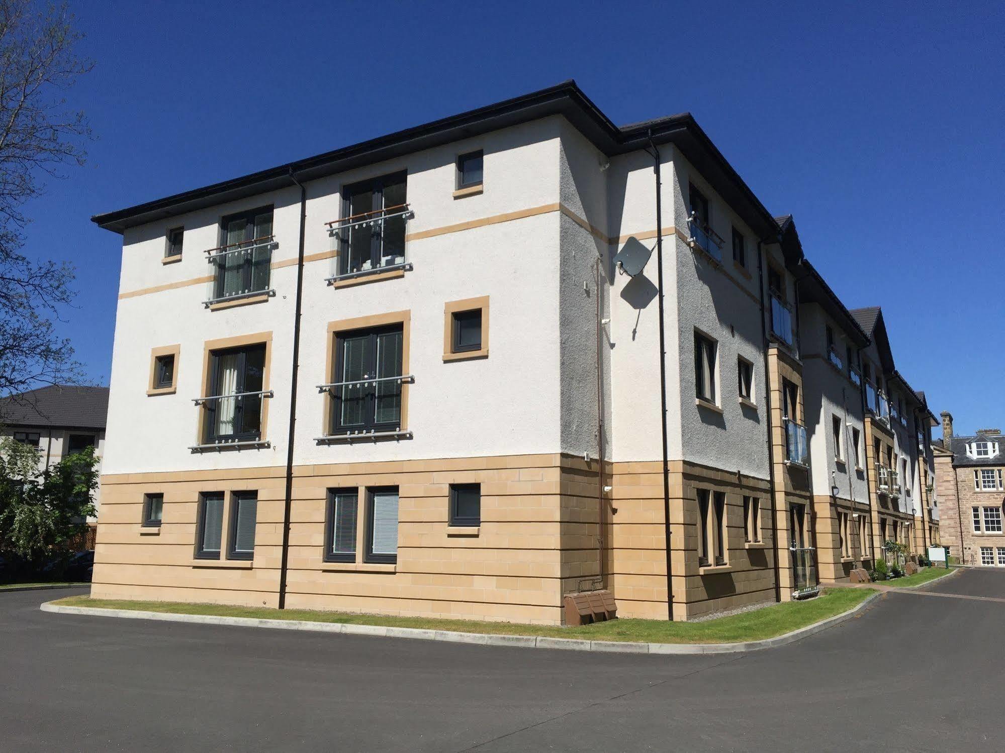 Inverness City Suites Apartment *