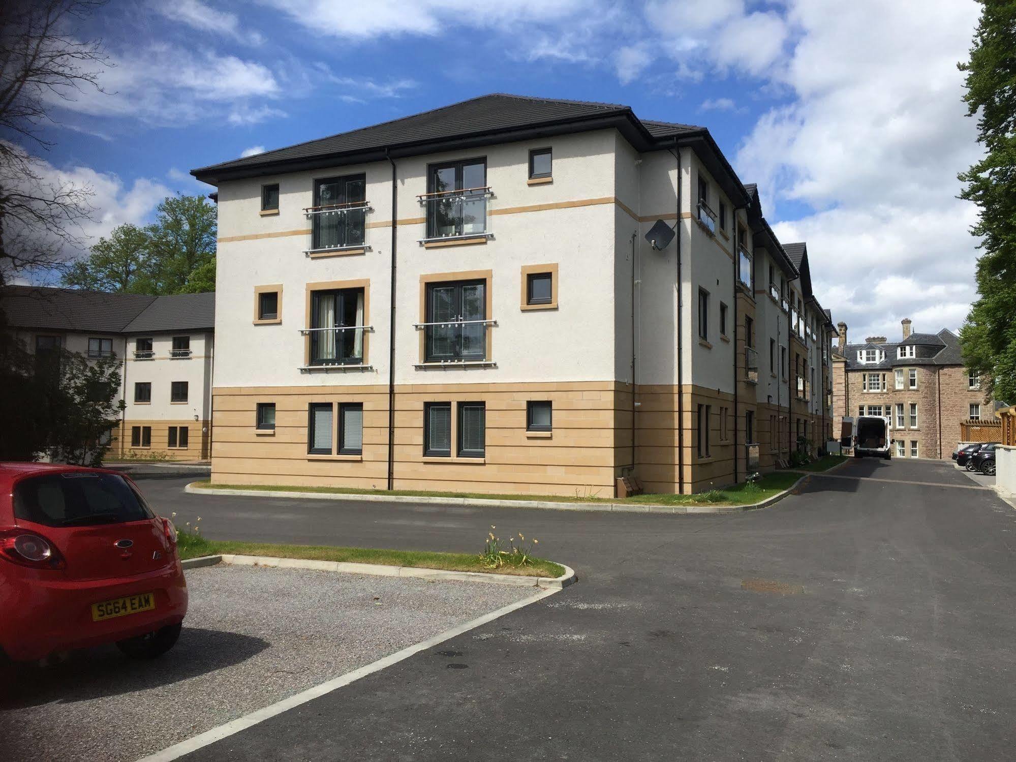 Inverness City Suites *