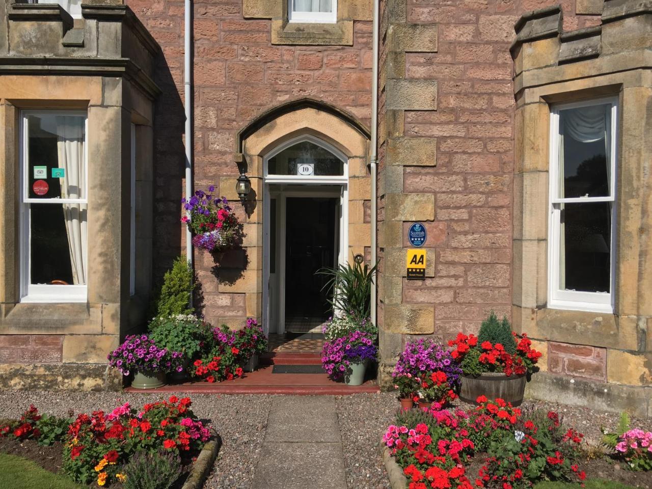 Guest house Ballifeary House 4*