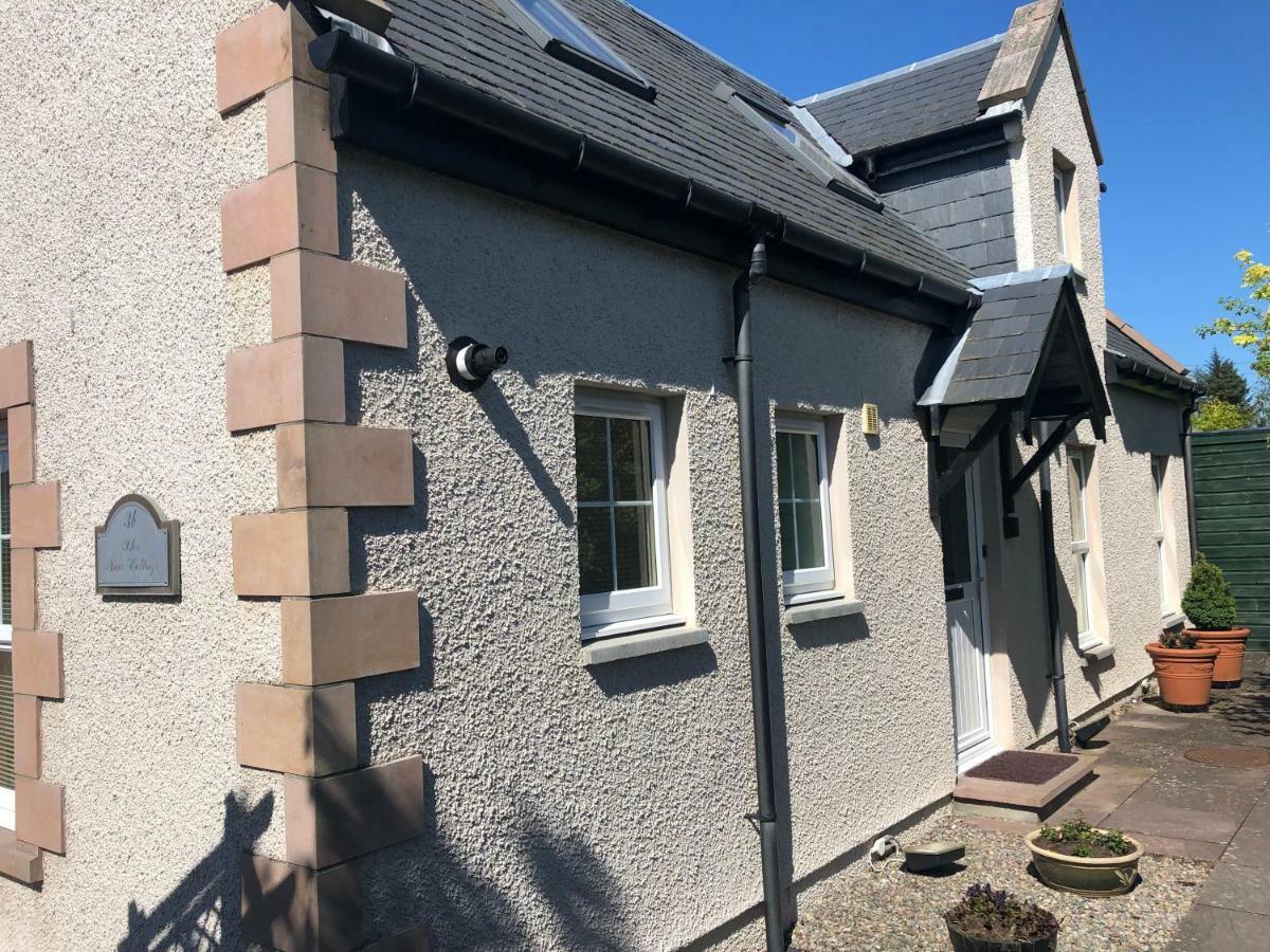 New 3 Bedroom Free Parking Apartment *